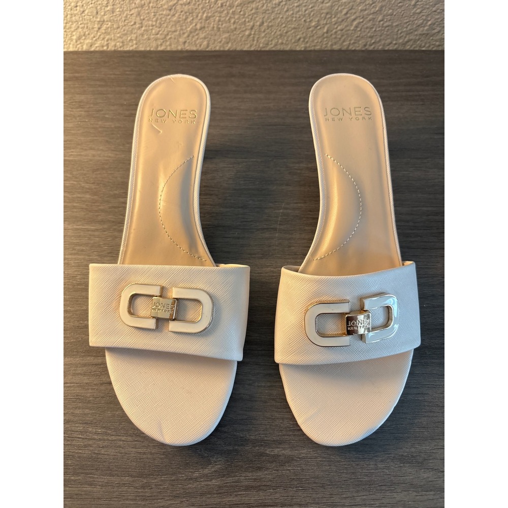 Jones New York‎ women's sandals beige size 8.5